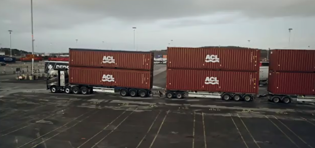 کامیون ولوو FH750 در حال حمل بار سنگین