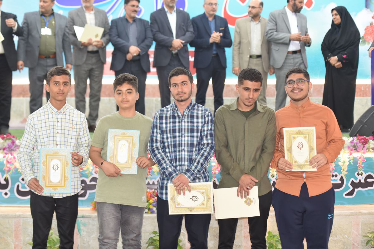 این بزرگ مردان رتبه آوران رسته صحیفه سجادیه و تقسیر مقام اول و دوم و سوم هستند ار شهرستان امیدیه هستند در سال 1403  1404 هستند که با تلاش در کنار درس از قرآن هم غافل نماندن با شرکت در این دوزه و به دست آوردن مقام هر کدام 158امتیاز برای تحصیل دریافت می کنند