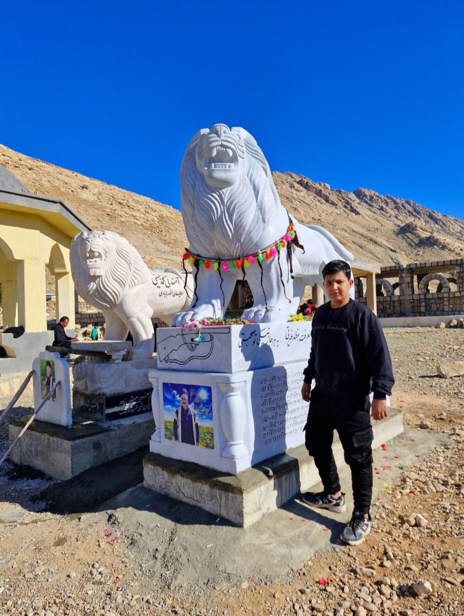 حسین خان بابادی در کنار سنگ شیر آ خسرو محمدحسینی 

در کنار بردشیر عموی عزیزم و پدربزرگم آ مندنی و آخسرو محمدحسینی حاجیور بابادی در انبارسفید واقع در شهرستان لالی کوهرنگ بختیاری حاجیور 
حسین خان بابادی در کنار سنگ شیر آ خسرو محمدحسینی 

در کنار بردشیر عموی عزیزم و پدربزرگم آ مندنی و آخسرو محمدحسینی حاجیور بابادی در انبارسفید واقع در شهرستان لالی کوهرنگ بختیاری حاجیور 
حسین خان بابادی در کنار سنگ شیر آ خسرو محمدحسینی 

در کنار بردشیر عموی عزیزم و پدربزرگم آ مندنی و آخسرو محمدحسینی حاجیور بابادی در انبارسفید واقع در شهرستان لالی کوهرنگ بختیاری حاجیور 