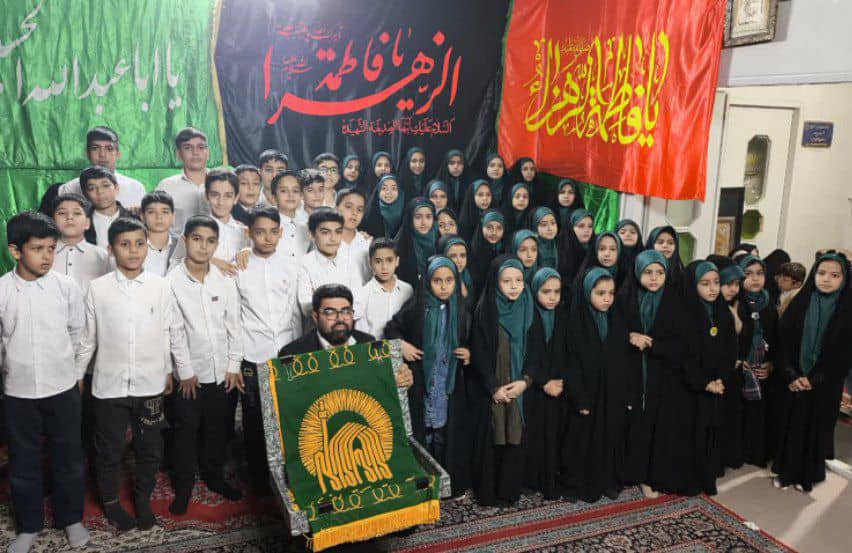 استارت وتأسییس گروه سرودیاس علقمه اول خردادماه۱۴۰۳به فضل الهی وکرم امام حسین(ع)رقم خورد.تابحال حدود۸۰ اجراداشتیم.تعداداعضای گروه سرود تابحال۱۲۰نفرهستند‌.۵۵نفرگل پسران.و۶۵نفرفرشته خانمهامون هستند