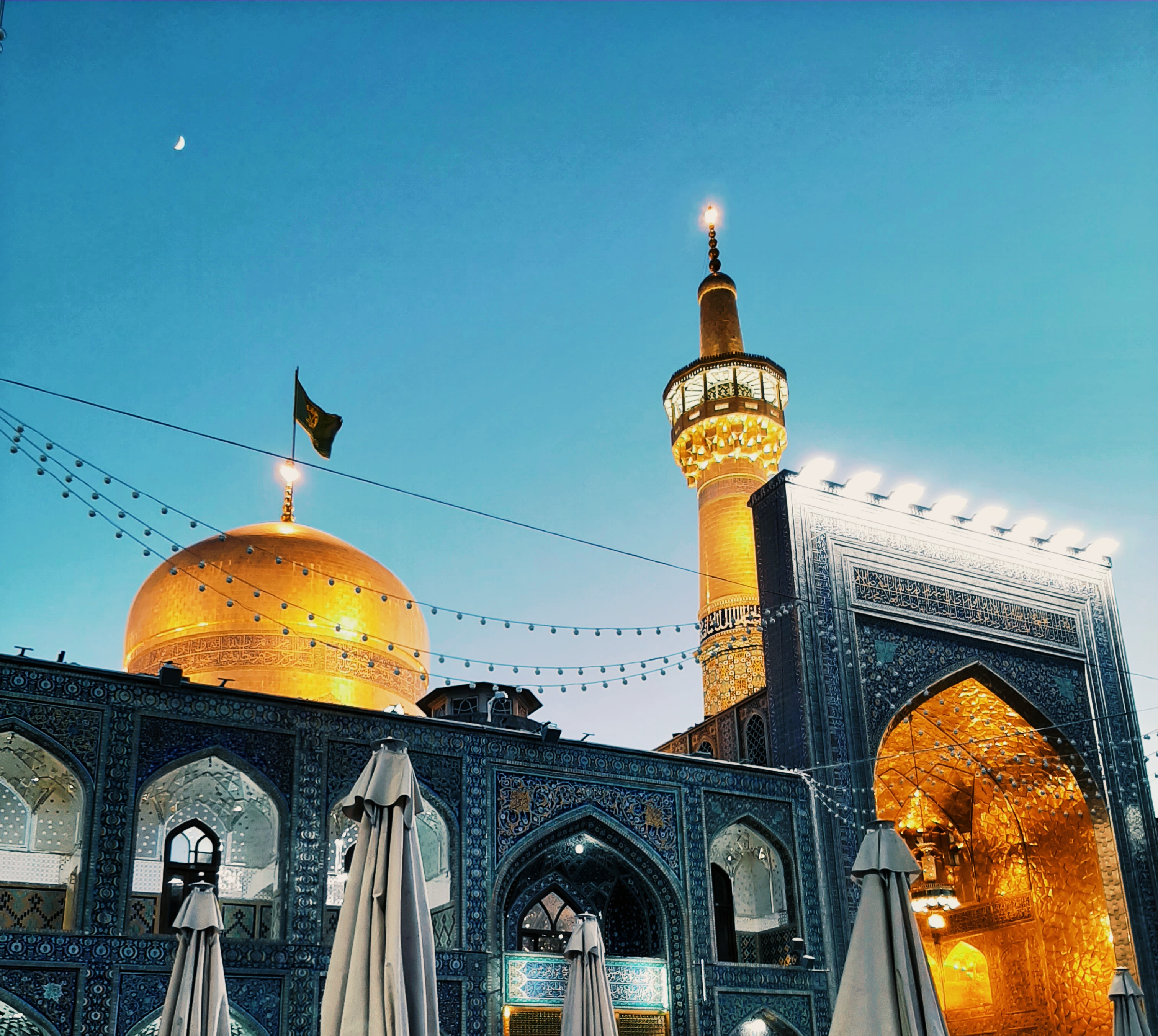 در مسیر، خبر آمد که شکست خورده‌ام. رو کردم به گنبدش گفتم امامِ ۸‌ ـُم به حق ۵ تن... .