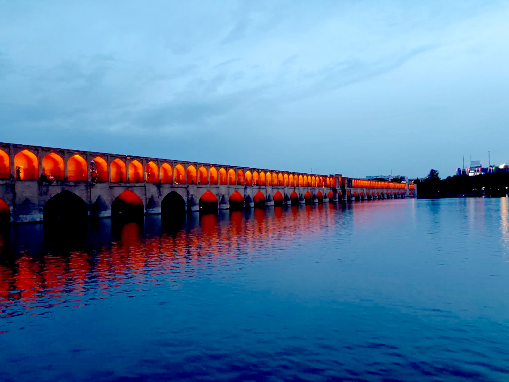 زمانی که زنده بود.