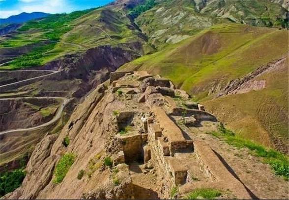 بقایای قلعه الموت تقریبا قبل از بازسازی