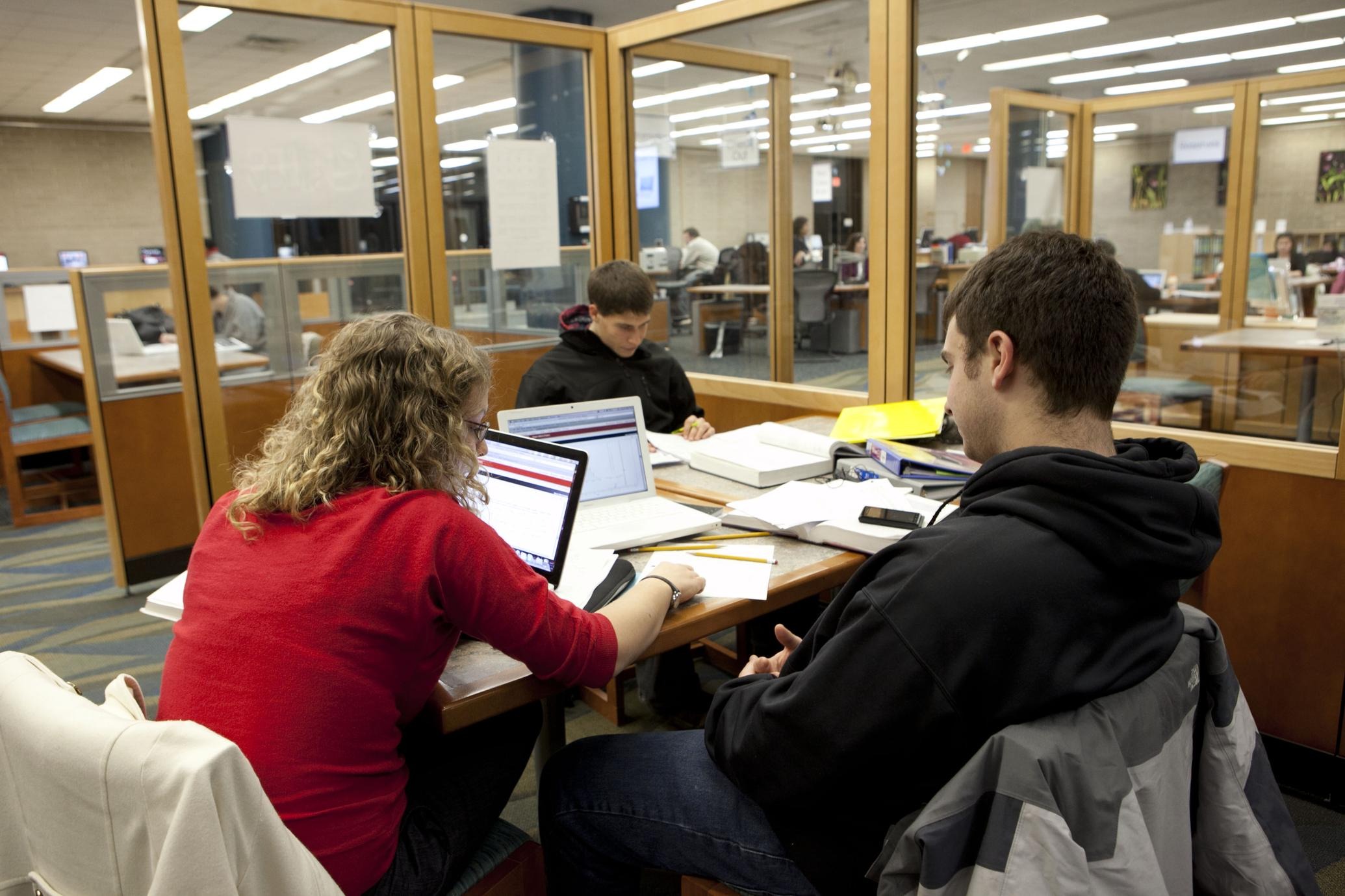 تحلیل گفتمان کمپین «بازتعریف زن ایرانی» برای یک رسانه فرهنگی