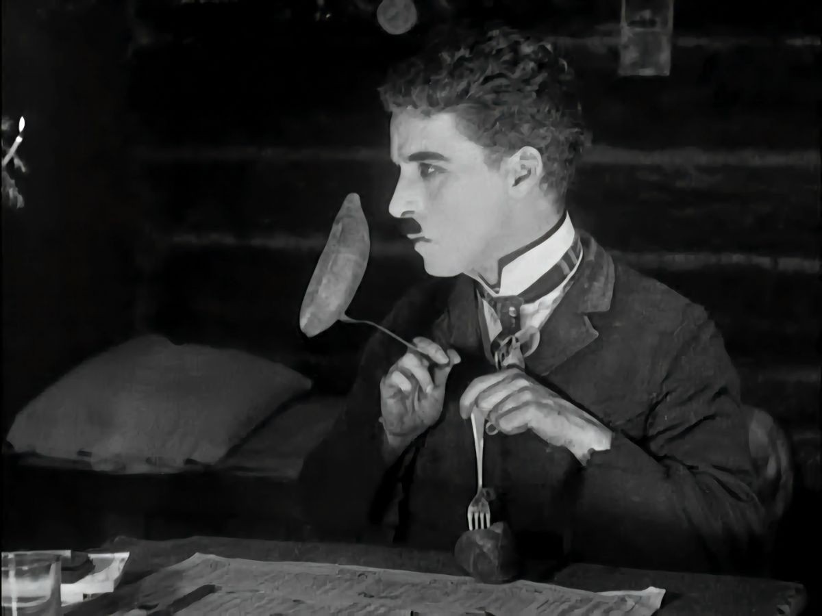 سکانس اجرای نمایش استادانه با نان