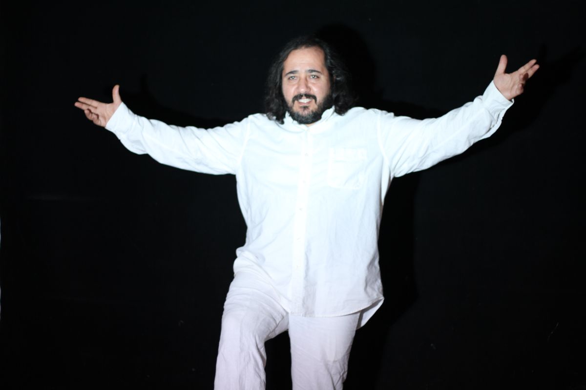 مجتبی بیطرفان نمایش مضرات دخانیات آنتوان چخوف