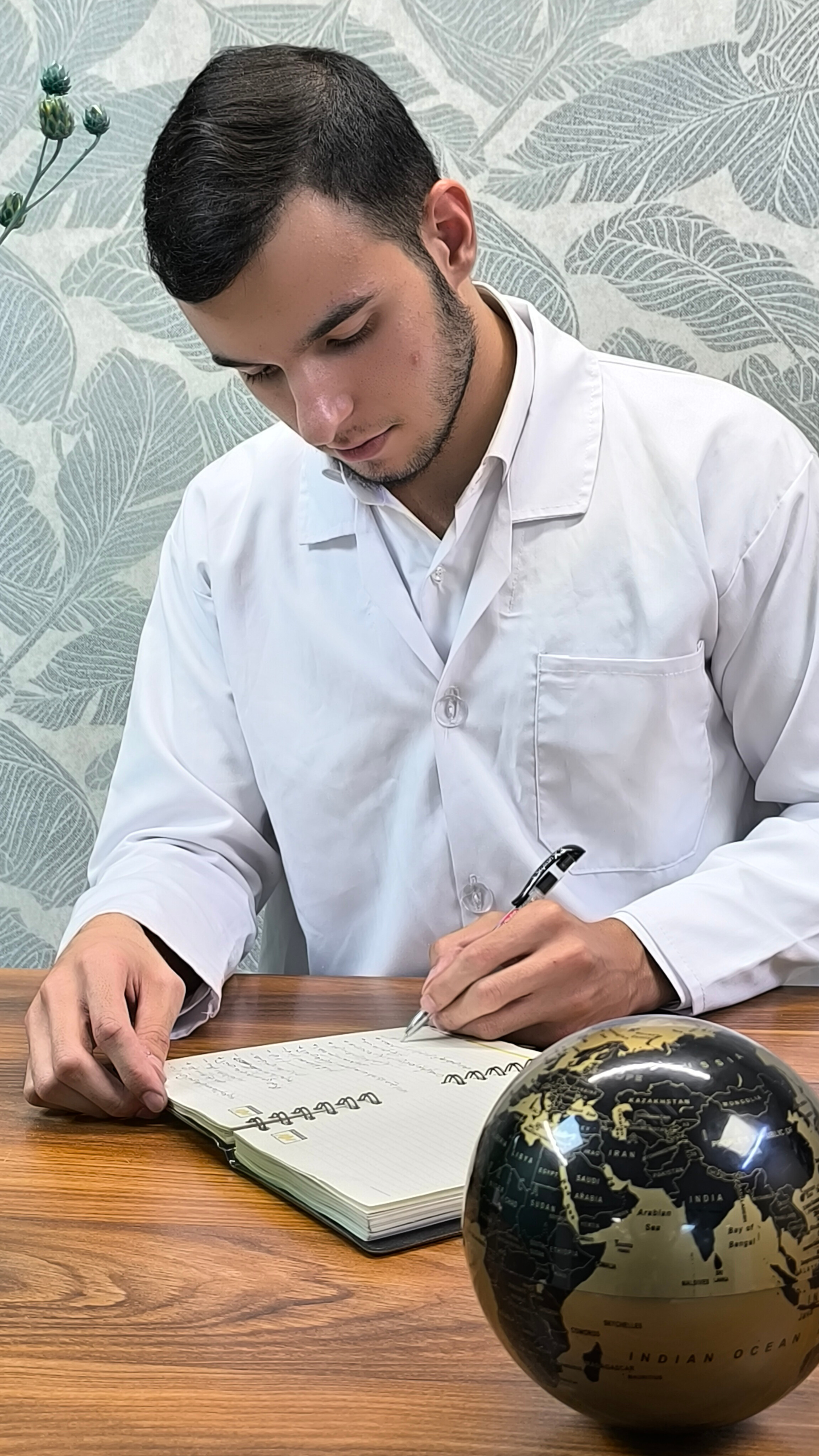 پژوهشگر طب سنتی ایران و طب شرق آسیا