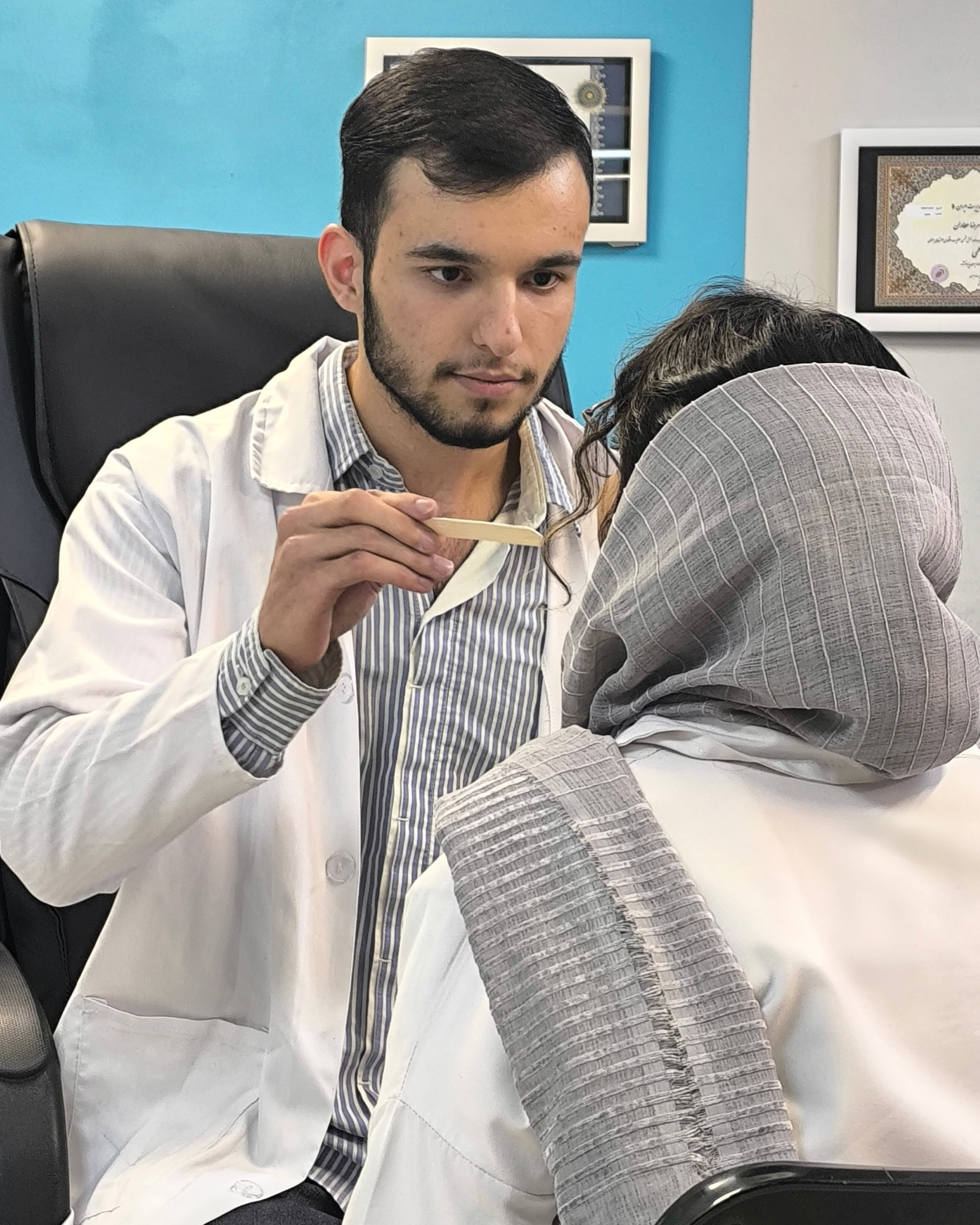 پژوهشگر طب سنتی ایران و طب شرق