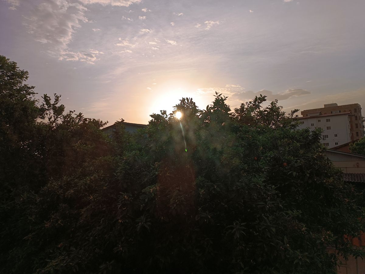 این تصویری از یکی از پنجره های خونمونه همش میخواستم یه متنی چیزی درموردش بنویسم(فکر نکنم هم بنویسم) اما فعلا که ننوشتم