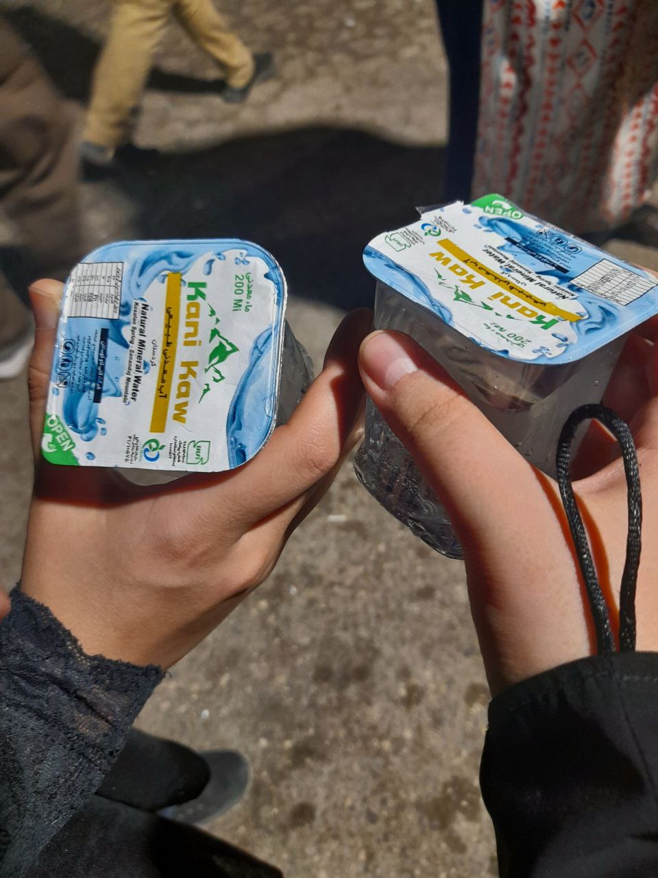 با وجود آفتاب و گرما ولی به طور کلی هوار خنک تر اهواز بود.