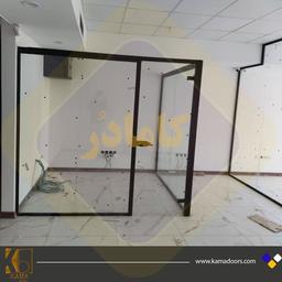پارتیشن شیشه ای اداری مدرن با اجرای یکروزه