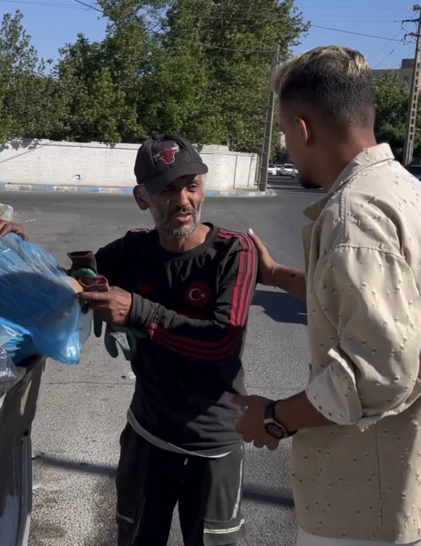 مصاحبه سام استوار فعال اجتماعی در زمینه کمک به نیازمندان فارس نیوز