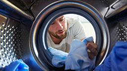 چرا لباسشویی لباس را پاره میکند؟ بررسی دلایل و روش جلوگیری