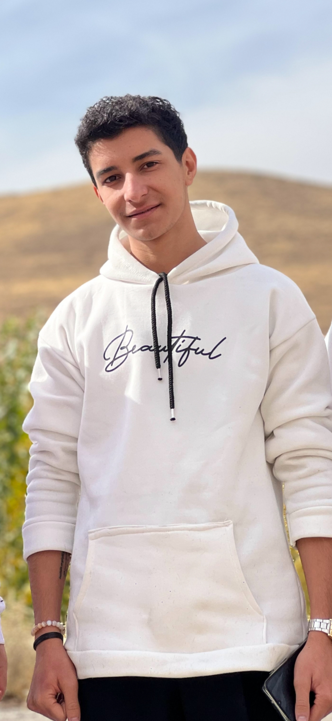 هر روز یه قدم کوچیک برداشتم، گاهی با ترس، گاهی با شک. اما همین قدم‌ها بود که مسیر رو ساختن و امروز باعث شدن حس کنم مسیرم ارزشمند بوده، حتی اگه هنوز راه زیادی مونده باشه