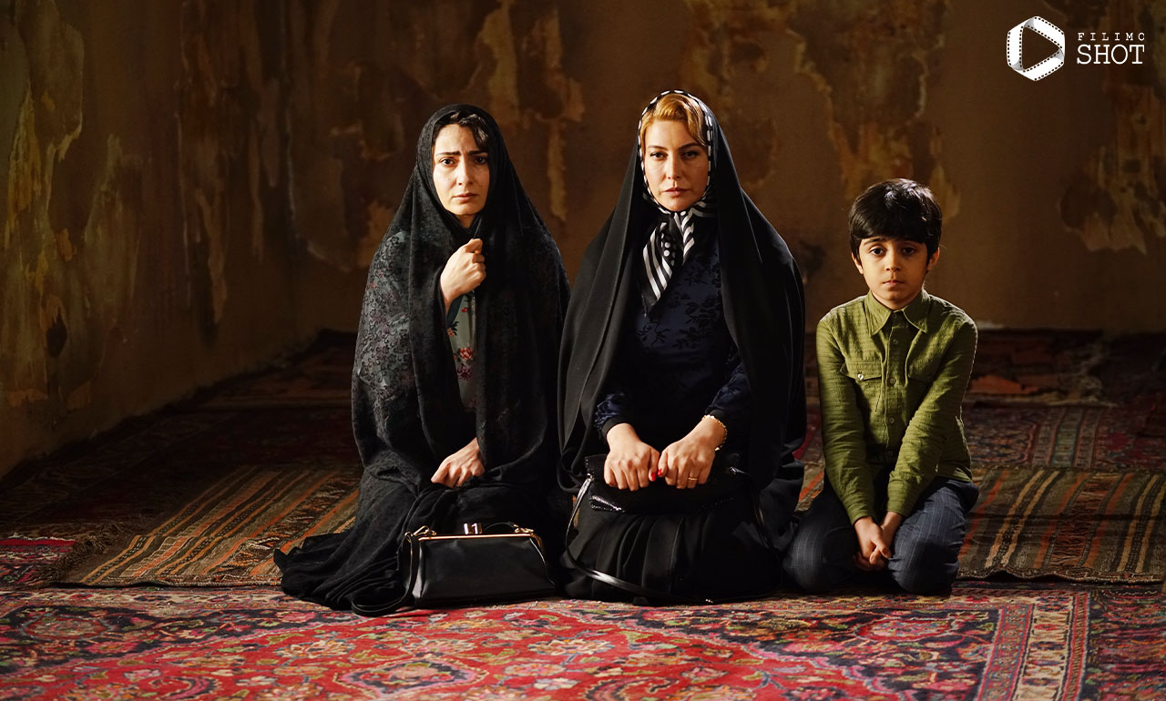 «رایان سرلک»، «فریبا نادری» و «سمیرا حسن پور» در نمایی از فیلم سینمایی «آدم فروش»