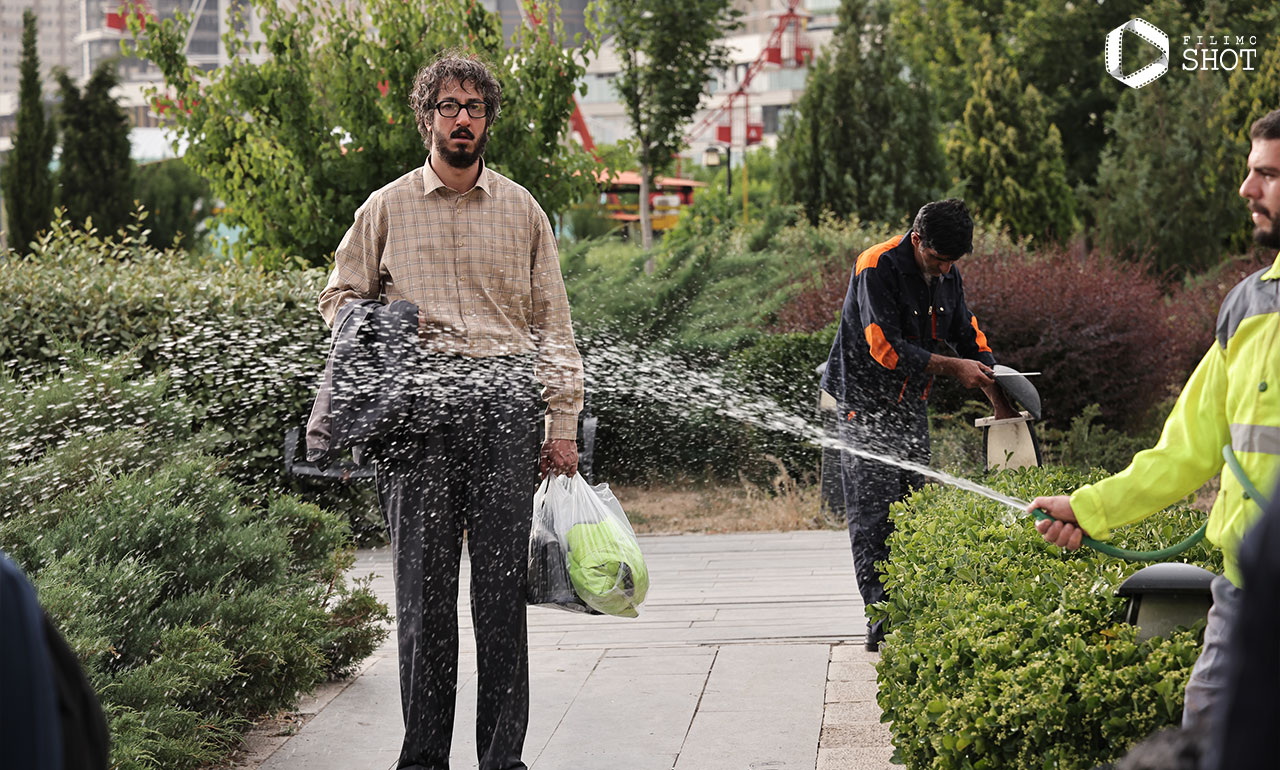 «بهرام افشاری» در نمایی از «مرد عینکی»