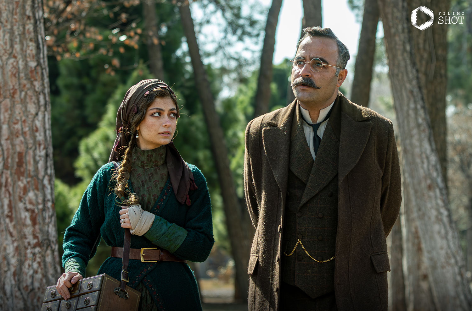 «امیر نوروزی» و «ستایش دهقان» در نمایی از سریال «شکارگاه»