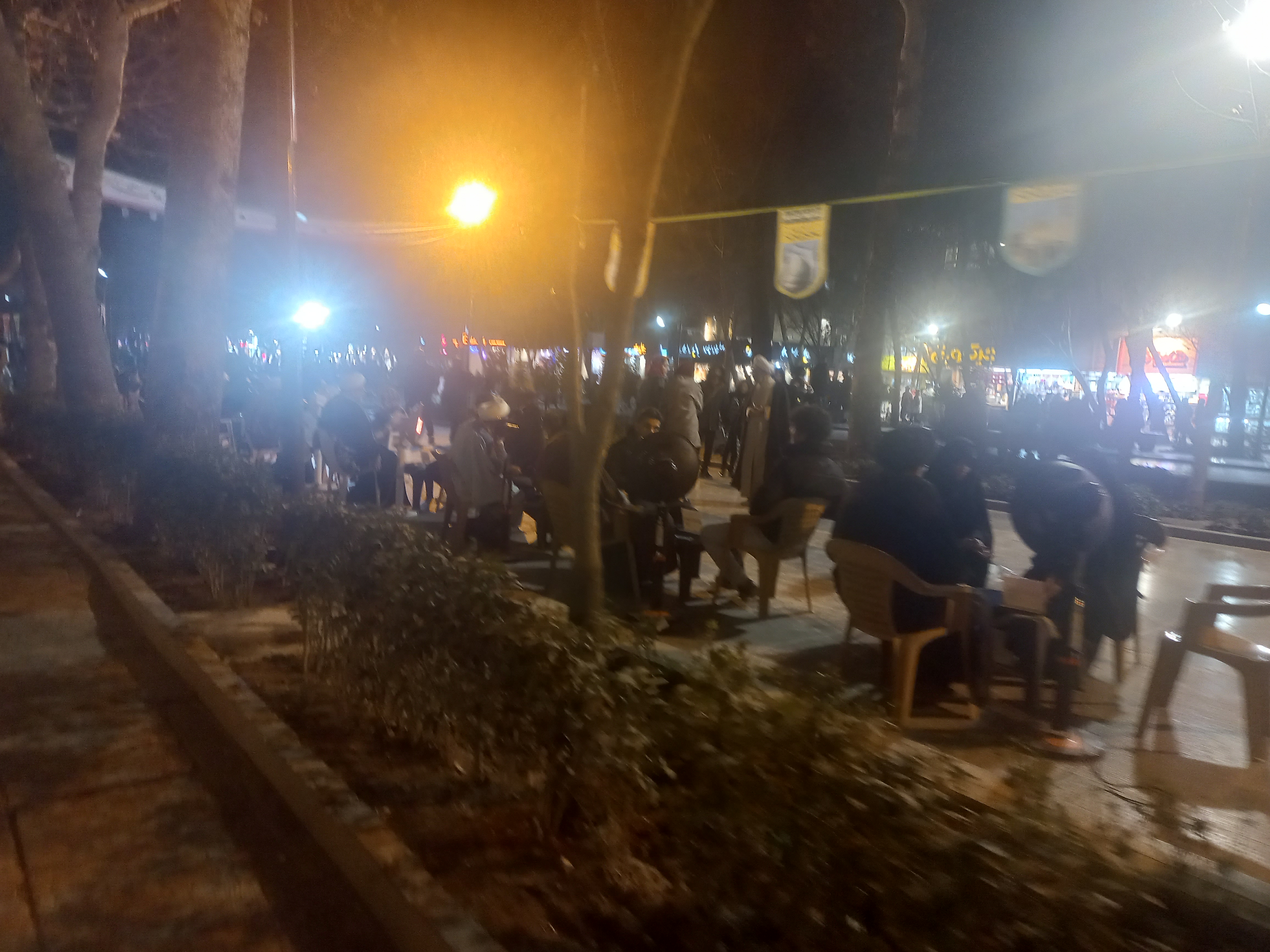 چهارباغ آخوند گذاشته بودن برای درد و دل کردن مردم و سوالات دینی و اینا. چن از دوستامون خدا رو شکر هدایت شدن!