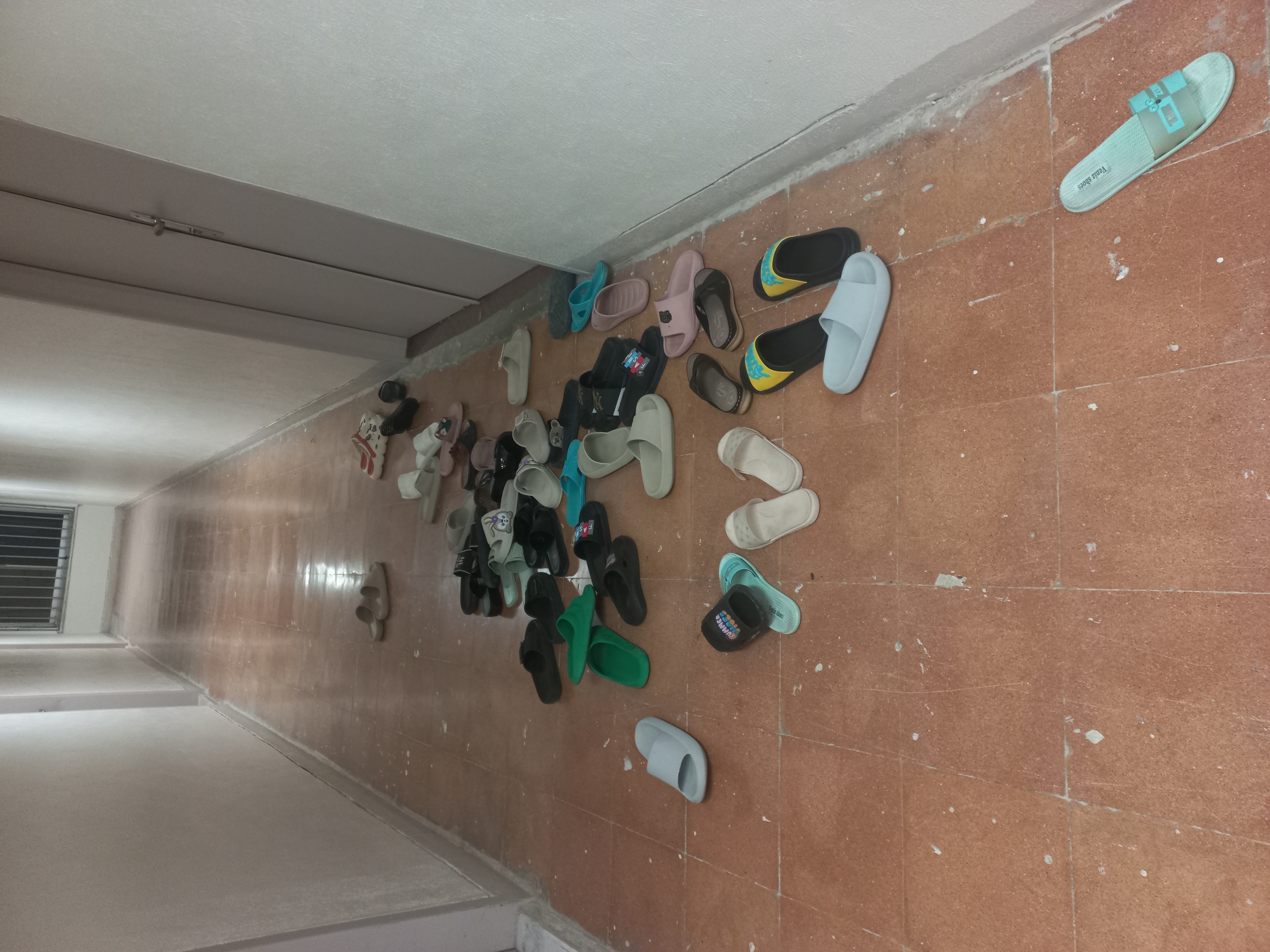 سالن مطالعه یکی از طبقات خوابگاه دانشگاه صنعتی! خرخونای بدبخت!!!