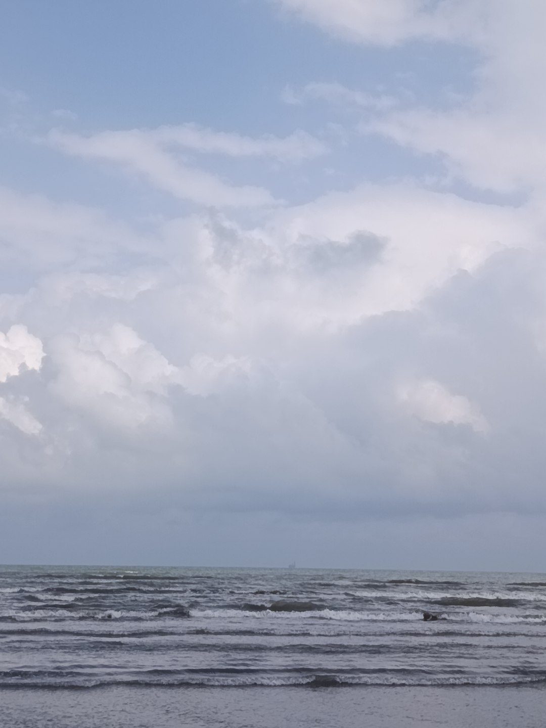 این عکسو خودم گرفتم دو روز پیش رفته بودم مسافرت این شعر اونجا به ذهنم رسید تو یاداشت گوشیم نوشته بودنش متاسفانه دفترم رو جا گذاشته بودم