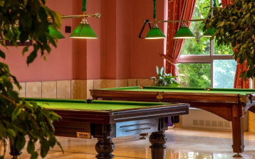 میز بیلیارد زمین تنیس هتل اسپیناس آستارا