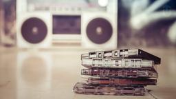 آهنگ های محبوب نسل ها؛ از کاست تا دانلود آنلاین