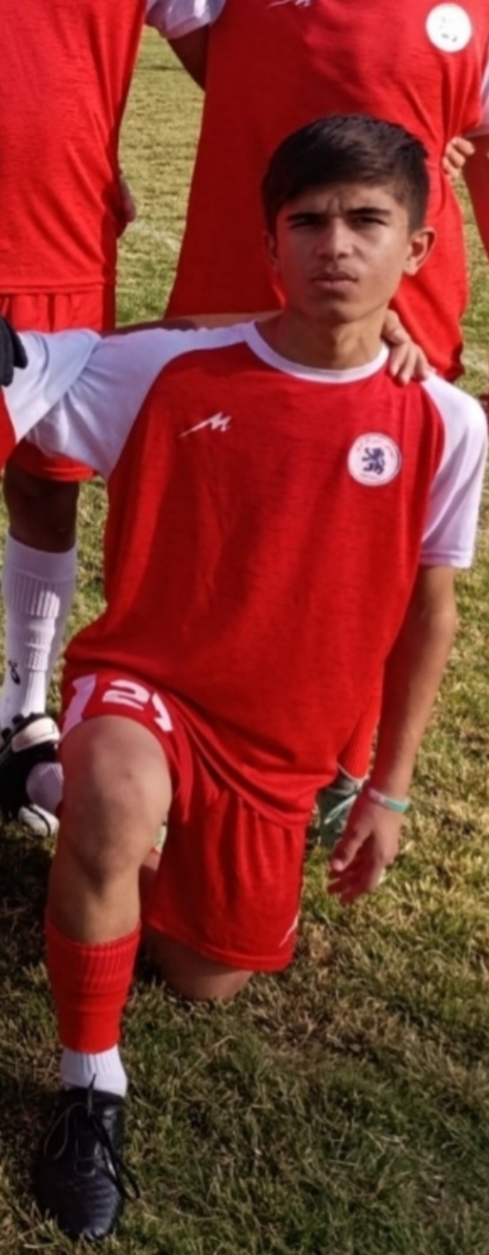 عارف درخشانی بازیکن تیم میهن خوزستان زیر نظر برزو حسینی مربی پر افتخار و کار بلد.عارف درخشانی در فوتبال پست شماره ۱۱ فوتبال با شماره ۷ به میادین می رود پس از آن عارف درخشانی شماره ۲۷ میهن را بر تن داشت که با اسرار برزو حسینی و جمعی از بازیکنان شماره ۷ را بر تن کرد...