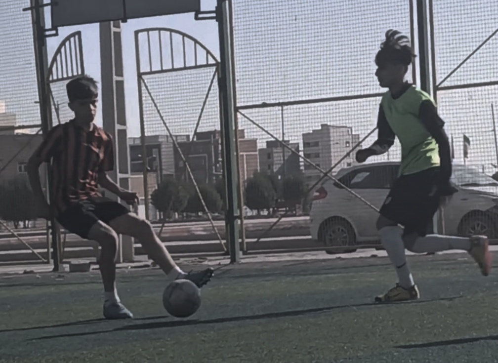 عارف درخشانی بازیکن سابق نفتون فراز خوزستان در جام فستیوال اهواز در مقابل شاگردان آقای افشین عالیوند که در آن بازی سهم عارف درخشانی سه گل بود و جایزه مخصوص بهترین بازیکن زمین را از آن خود کرد...