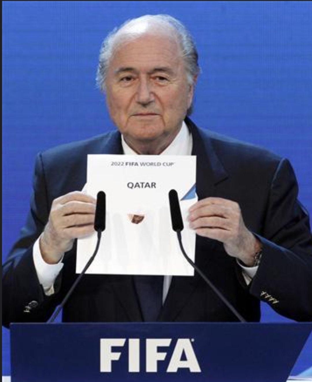 لحظه ی اعلام میزبانی قطر توسط رییس فیفا سپ پلاتر که جنجال ها و حواشی بسیاری رو تا شروع مسابقات در سال ۲۰۲۲ به همراه داشت