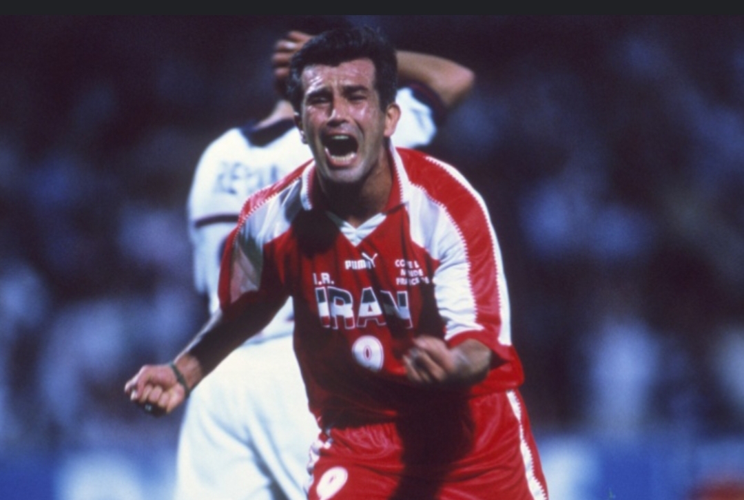 اشک های حمید استیلی پس از باز کردن دروازه آمریکا و شکست دادن این تیم در مرحله ی گروهی جام جهانی ۱۹۹۸