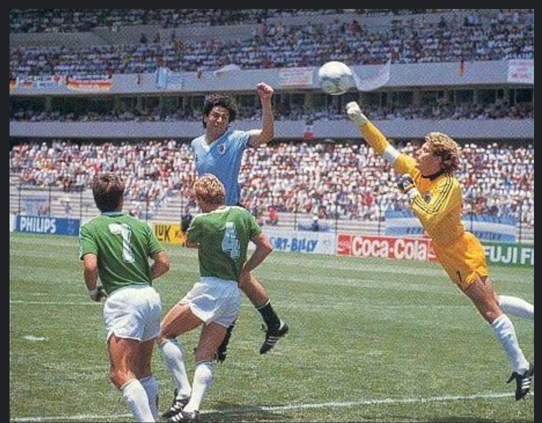 گل مشهور و نمادین موسوم به دست خدا که توسط دیگو مارادونا در برابر انگلیس به ثمر رسید