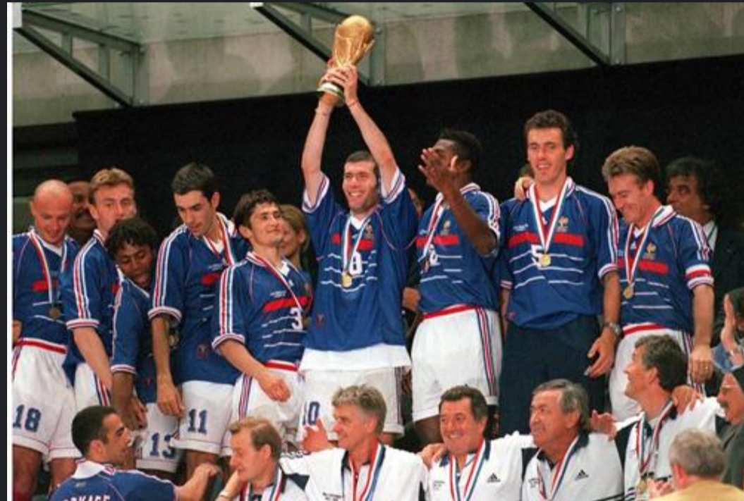 تاج گذاری خروس ها اینبار با زین الدین زیدان در یکی از یک طرفه ترین فینال های تاریخ در برابر برزیل