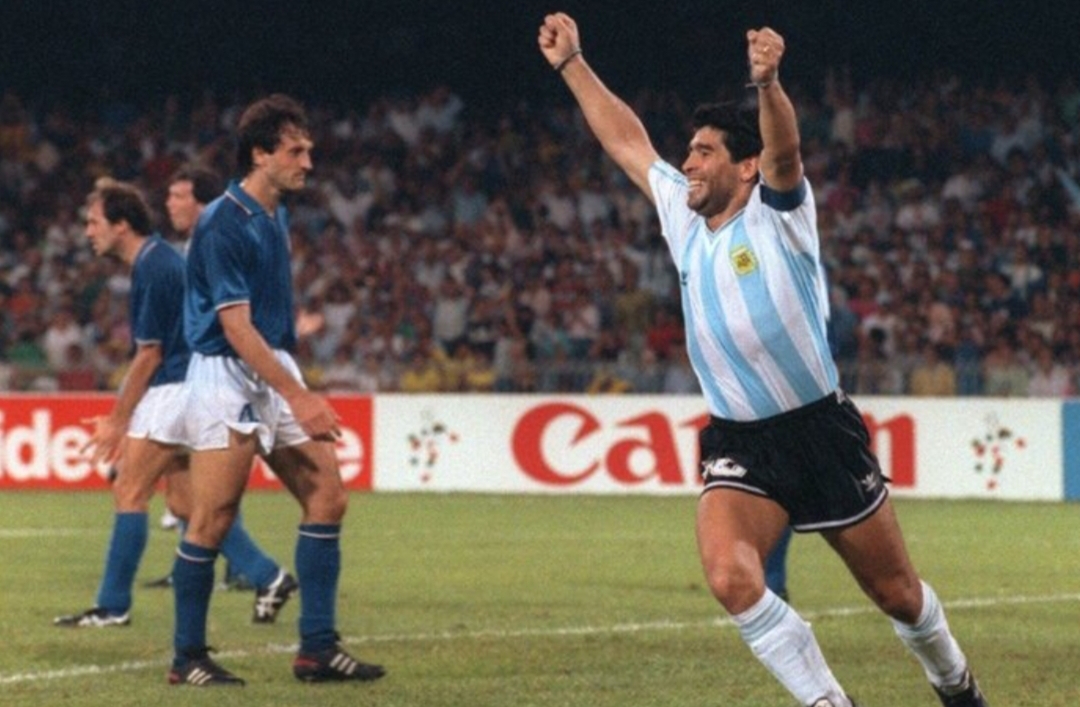 صعود آرژانتین برای دومین بار پیاپی به فینال پس از دوره قبلی در برابر ایتالیا پس از این مسابقه دیگو مارادونا به شدت میان اهالی فوتبال ایتالیا به دلیل حواشی رخ داده در تیم فوتبال ناپولی منفور شد