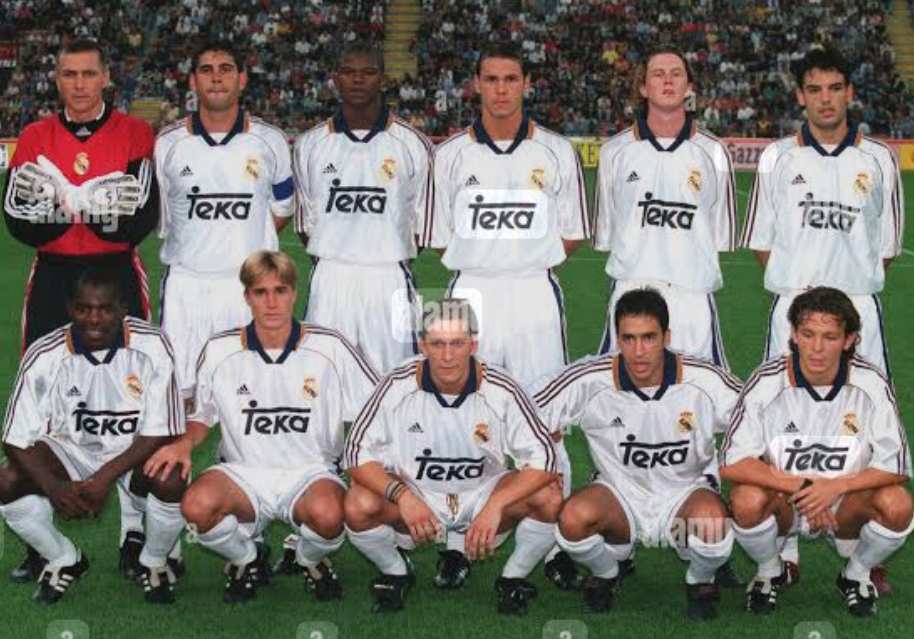 ترکیب فصل 1999/2000 رئال مادرید که قدم های اولیه برای شروع اولین نسل کهکشانی بودند با حضور چهره هایی چون رائول گوتی استیو مک منمن میشل سالگادو روبرتو کارلوس و کلارنس سیدورف