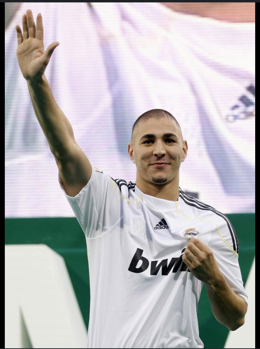 انتقال کریم بنزما پدیده ی فوتبال فرانسه با مبلغ ۳۵ میلیون یورو