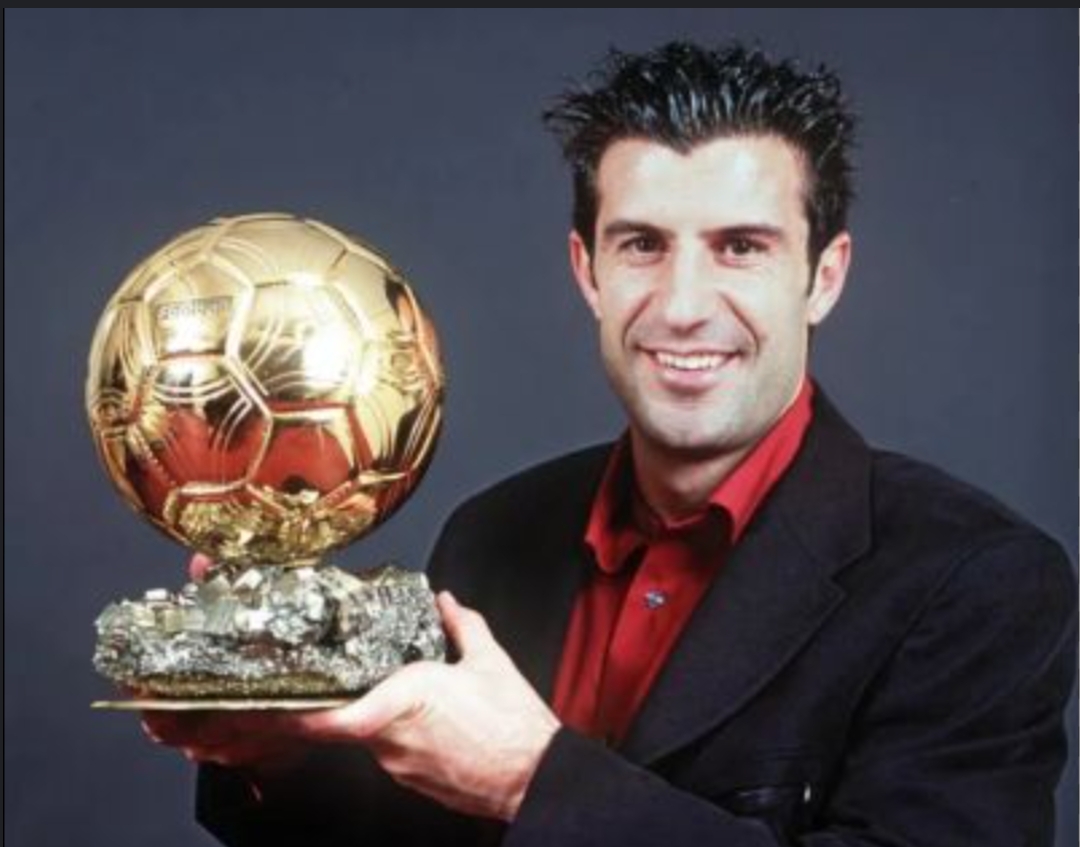 لوییس فیگو در اوج فوتبال خود اینبار با توپ طلا در سال ۲۰۰۲ که موفق به کسب آن شد