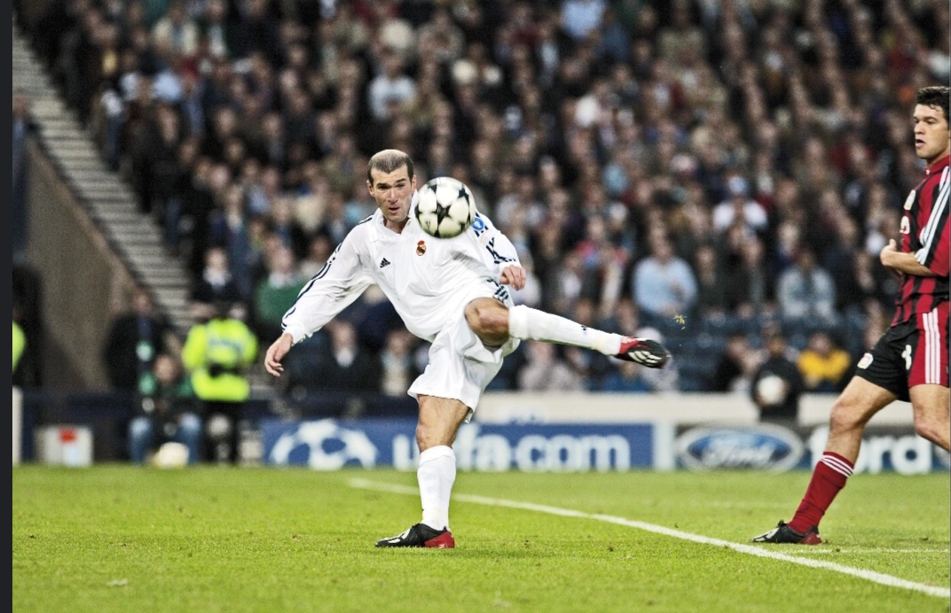 گل استثنایی و خاطره انگیز زیدان به بایرلورکوزن در فینال لیگ قهرمانان اروپا در سال ۲۰۰۲