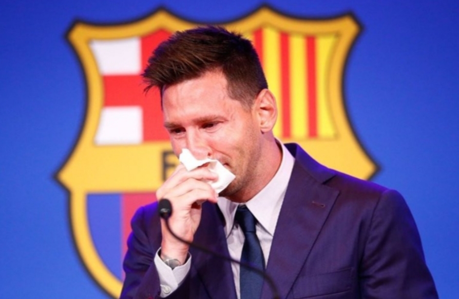 پایان یک رابطه ی عاشقانه و تاریخی با بغض و اشک های لیونل مسی در سال ۲۰۲۱ پس  از جدایی اجباری از بارسلونا