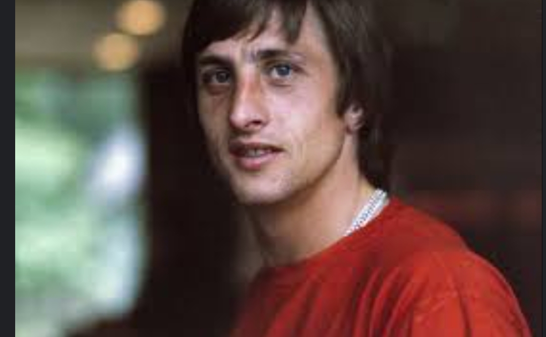 یوهان کرویف (کرایوف) از چهره های ماندگار تاریخ فوتبال که در نقل قولی میگفت: من هرگز ندیدم یک کیسه پول گلزنی کند اما امروزه این صحبت به اشکال مختلف دگر نقض شده