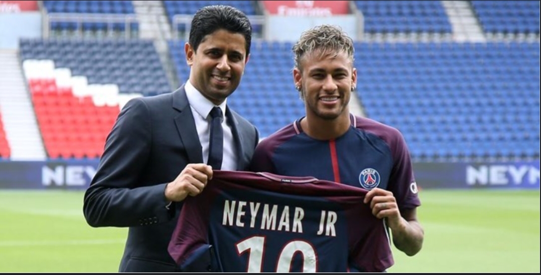 انتقال فوق جنجالی نیمار از بارسا به پاریس سن ژرمن که زمینه های یک سقوط رو برای هر دو طرف به ارمغان آورد انتقالی به ارزش 222 میلیون یورو که تا به امروز گران ترین انتقال تاریخ میباشد در این زمان بود که تلاش ها برای جایگزینی نیمار با سو مدیریت بارسا زمینه ساز سقوط این تیم شد و نیمار هم بعد از این انتقال دیگر نتوانست رنگ موفقیت در قله های فوتبال را بنا به گفته ی کارشناسان و هواداران ببیند