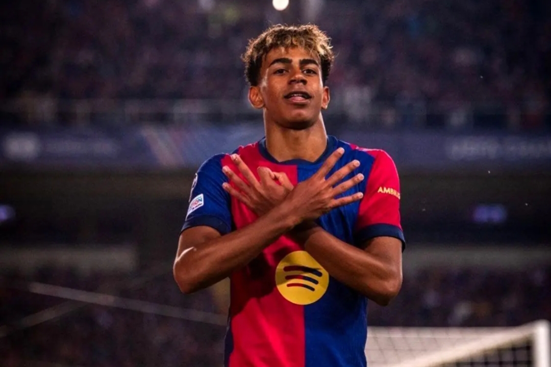 لامین یامال پدیده ی ۱۷ ساله و باورنکردنی تیم فلیک بود که با نمایش هایی باورنکردنی توجه تمام دنیای فوتبال رو به خودش جلب کرد