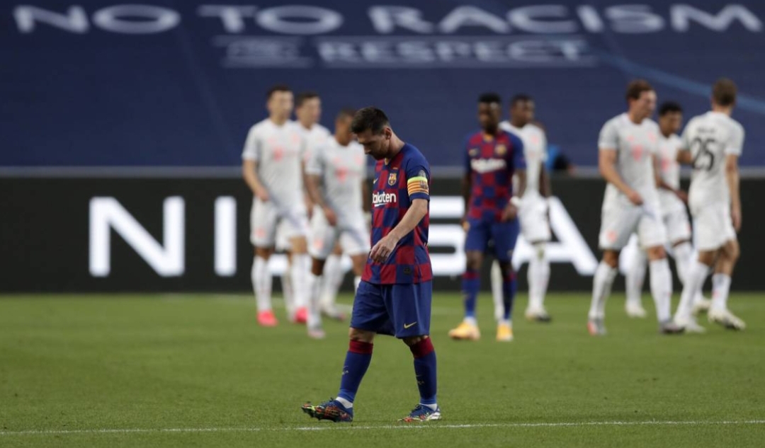 فاجعه ی لیسبون در سال ۲۰۲۰ اینبار با شکست تحقیر آمیز دربرابر بایرن مونیخ با نتیجه ی ۲-۸ پس از این مسابقه سیلی از حواشی گریبان گیر باشگاه شد تا جایی که لئو مسی درخواست رسمی خروج داد و مدیر وقت باشگاه یعنی جوزپ ماریا بارتومئو از سمت خود استفعا کرد