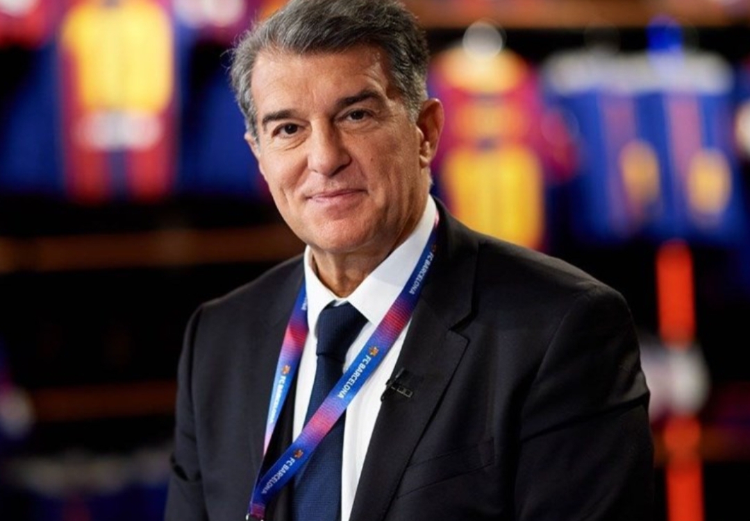 قرعه اینبار بازهم نام خوان لاپورتا رسید تا دوباره زمینه ی بازگشت رو فراهم کند وی در کارزار انتخاباتی با شعار تمدید قرارداد مسی توانست اکثریت آرا رو کسب کند و به ریاست باشگاه منصوب شود