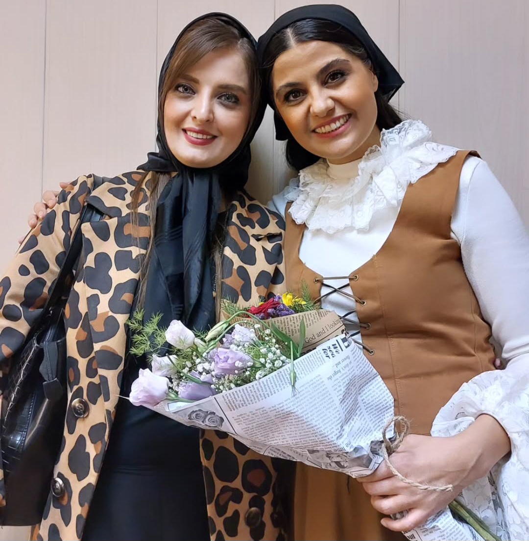 الهه زحمتی و نیلوفر همرنگ