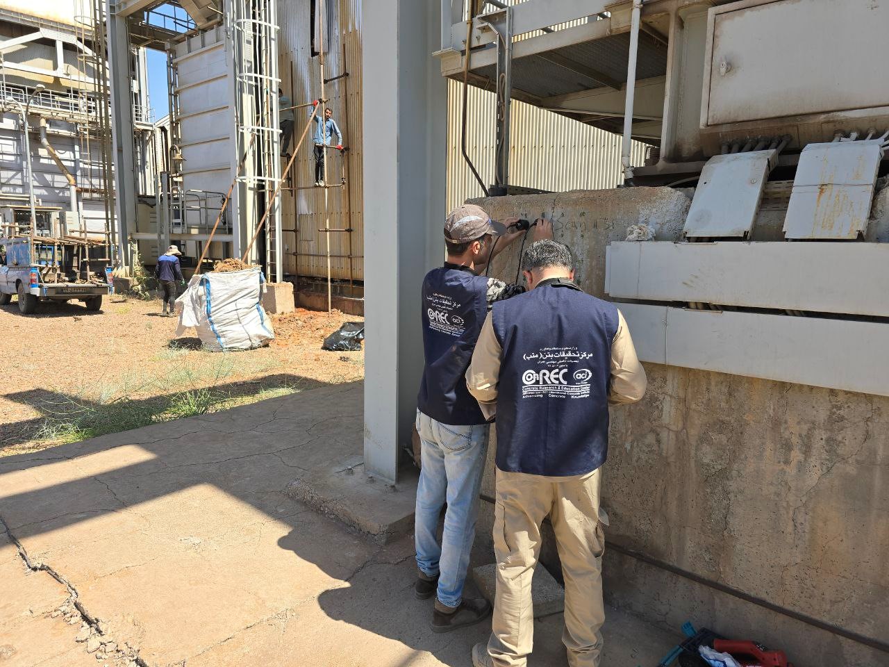 تصویر شماره 2: ارزیابی مقاومت فشاری بتن فونداسیون سازه با استفاده از آزمایش اولتراسونیک بتن