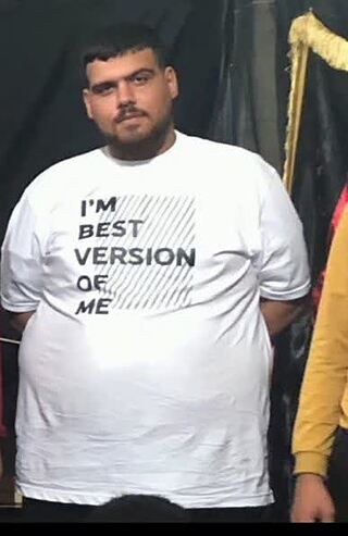 او با وزن اولیه ۱۷۶کیلو گرم تونست در طی ۹ماه ۵۹٪از وزن خودرا کم کند اکنون او ب عنوان یک فرد ناجی چندین نفر را از عمل های جراحی منصرف کرده و ب سوی ورزش روانه کرده است