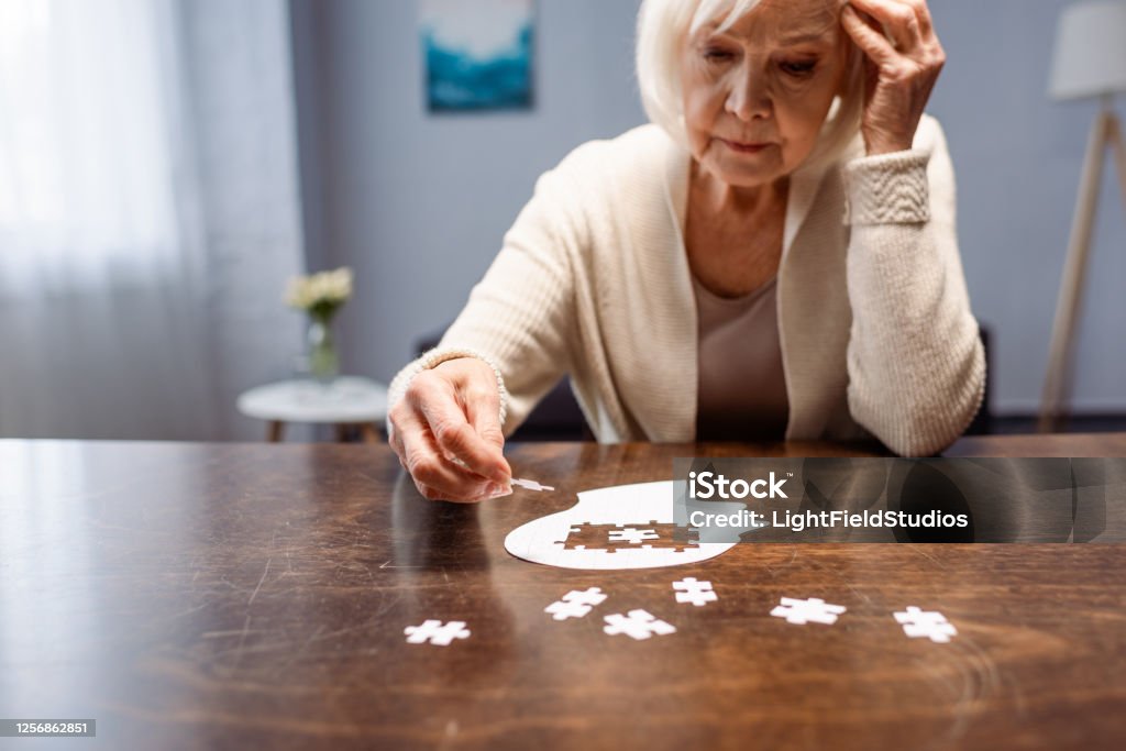 آگوسته درتر زنی ۵۱ ساله بود که پزشکان علائم بیماری او را 《پیری معمول》شناختند!