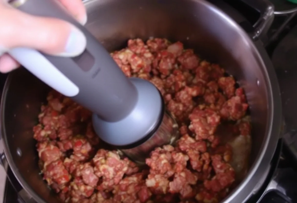 گوشت‌کوب برقی: دستیار همه‌کاره آشپزخانه