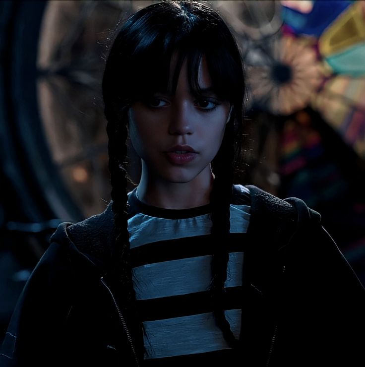 جنا اورتگا در نقش ونزدی آدامز در سریال ونزدی