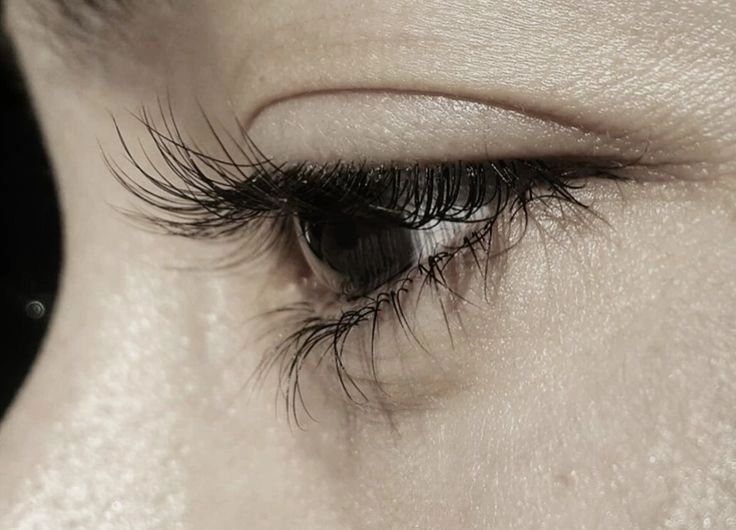 اعتراف میکنم عنوان مناسبی برای داستان انتخاب نکردم ولی چیز بهتری به ذهنم نرسید